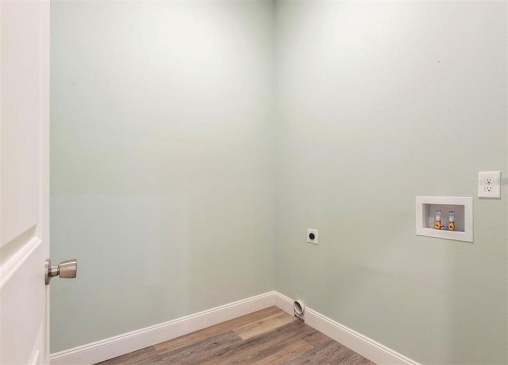 В аренду: $3,800 (3 спален, 2 ванн, 2056 Квадратных фут)