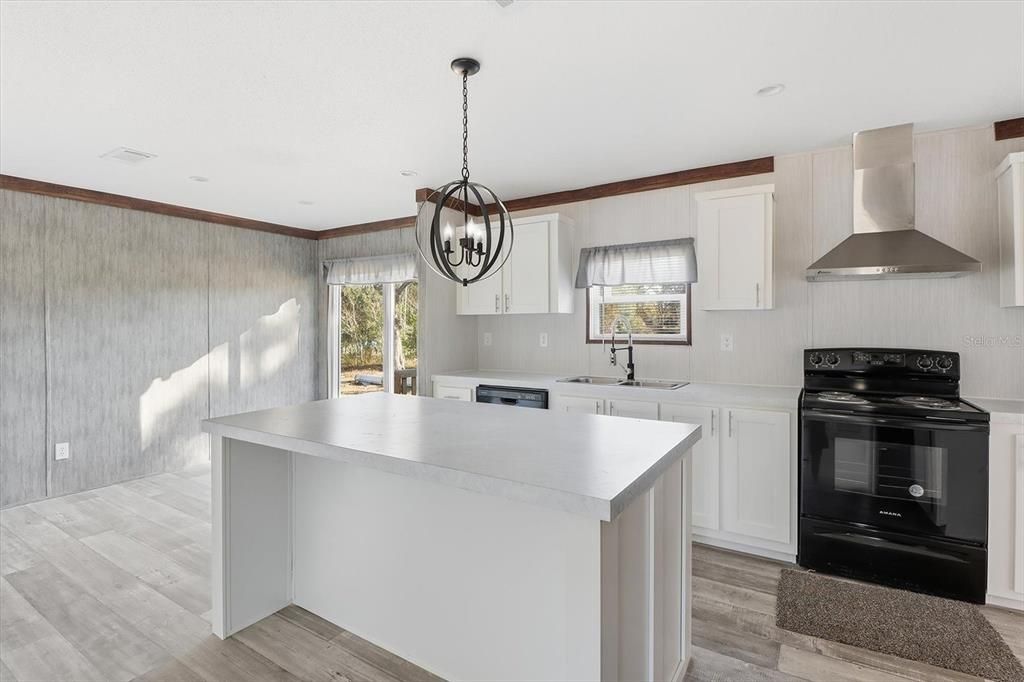 For Sale: $230,000 (3 beds, 2 baths, 1680 Square Feet)