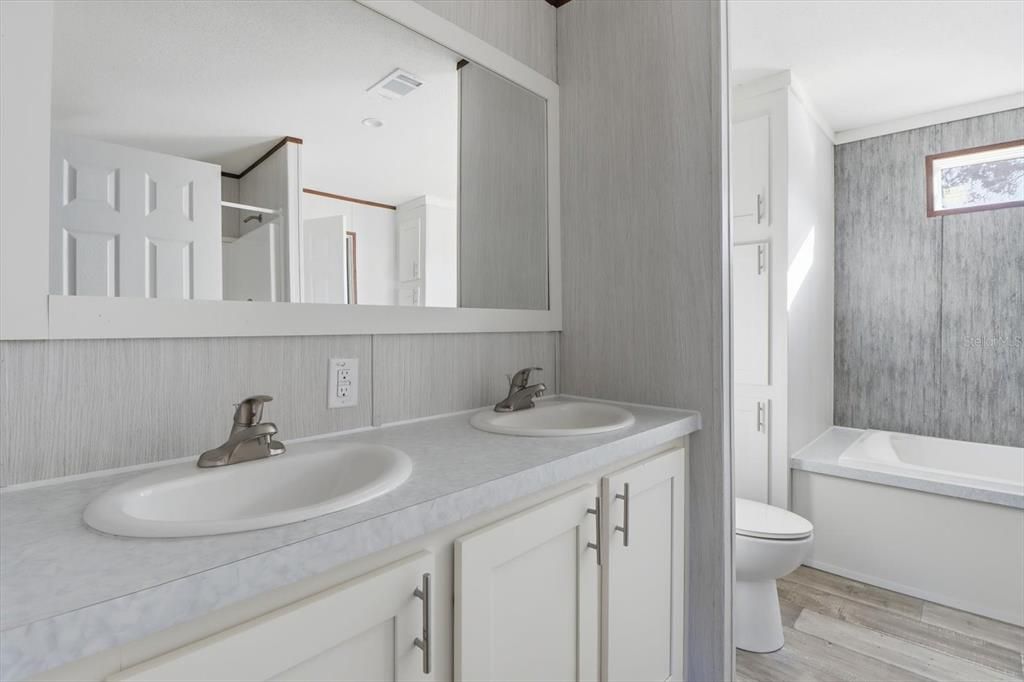 For Sale: $230,000 (3 beds, 2 baths, 1680 Square Feet)