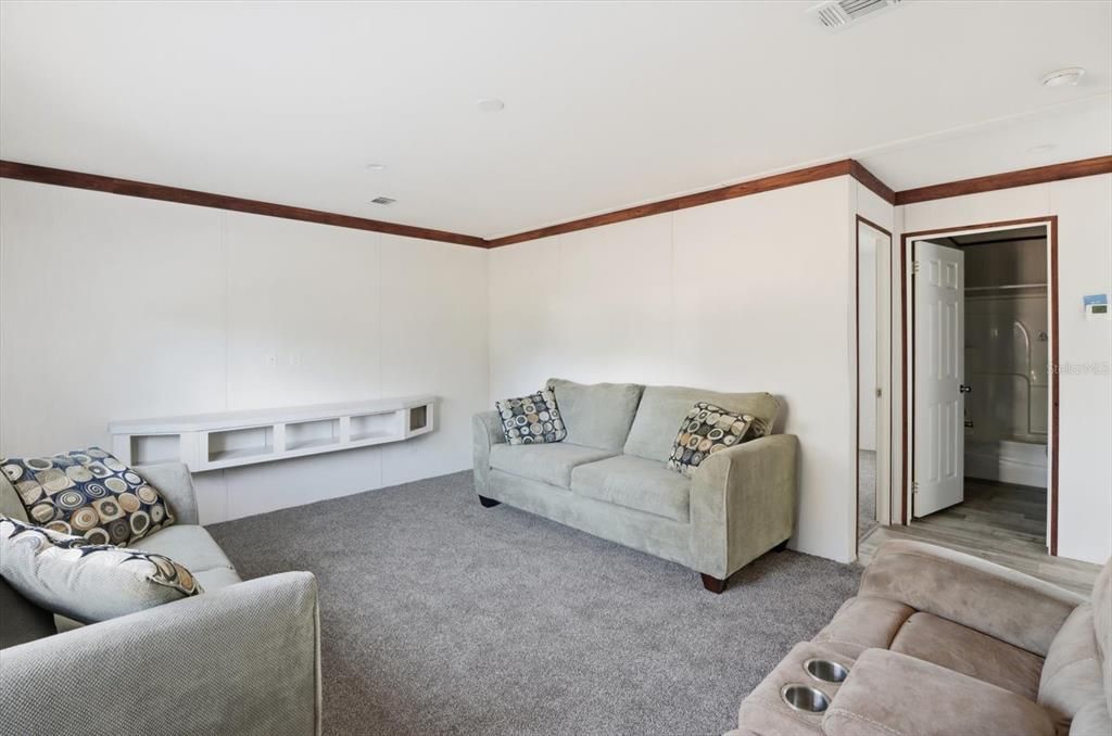 For Sale: $230,000 (3 beds, 2 baths, 1680 Square Feet)