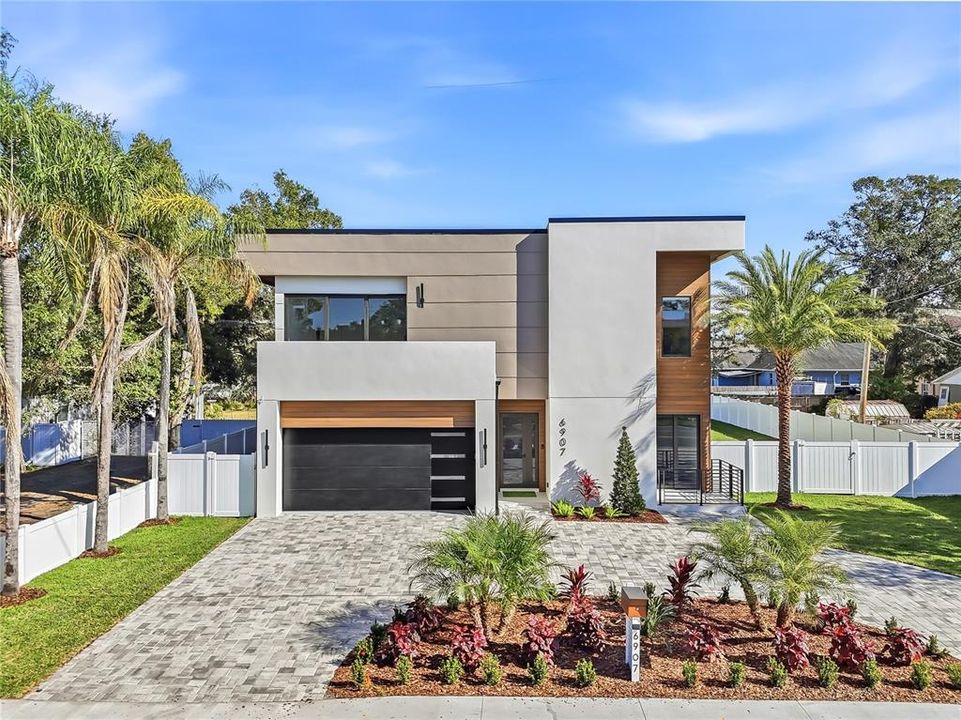 На продажу: $1,750,000 (4 спален, 3 ванн, 3900 Квадратных фут)