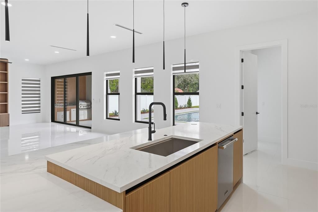 На продажу: $1,750,000 (4 спален, 3 ванн, 3900 Квадратных фут)