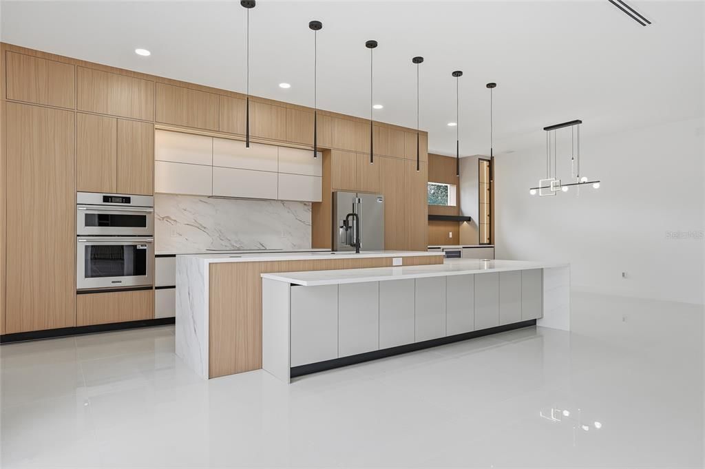 На продажу: $1,750,000 (4 спален, 3 ванн, 3900 Квадратных фут)