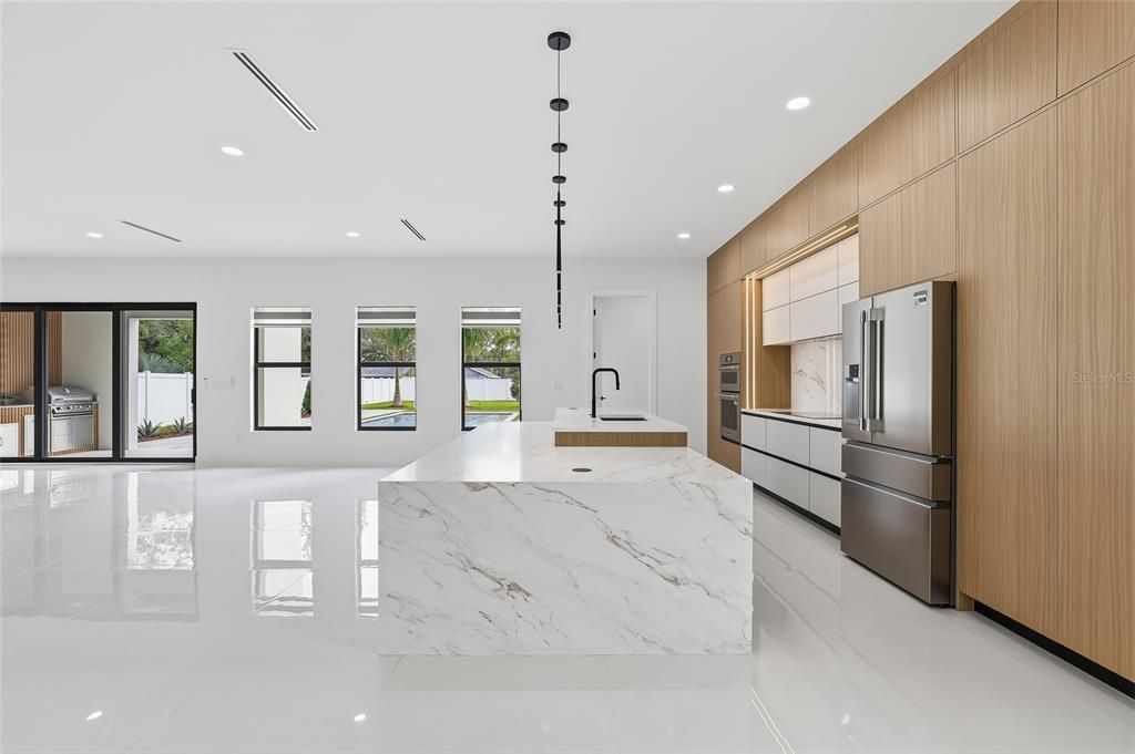 На продажу: $1,750,000 (4 спален, 3 ванн, 3900 Квадратных фут)