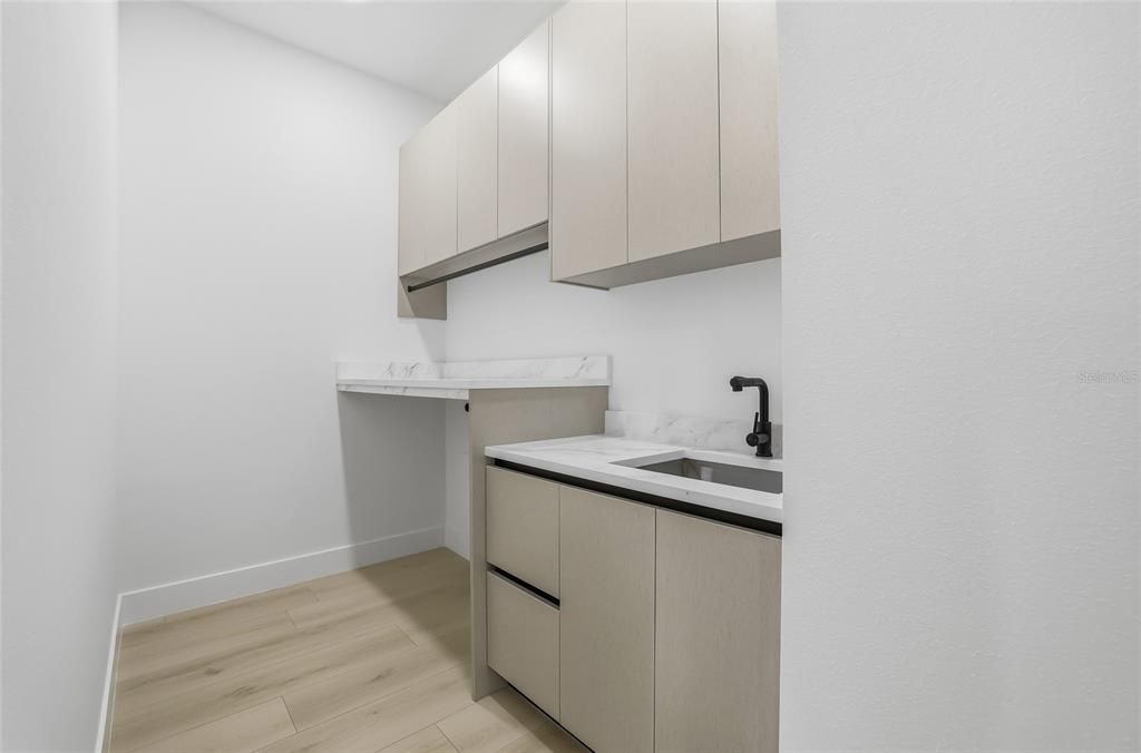 На продажу: $1,750,000 (4 спален, 3 ванн, 3900 Квадратных фут)