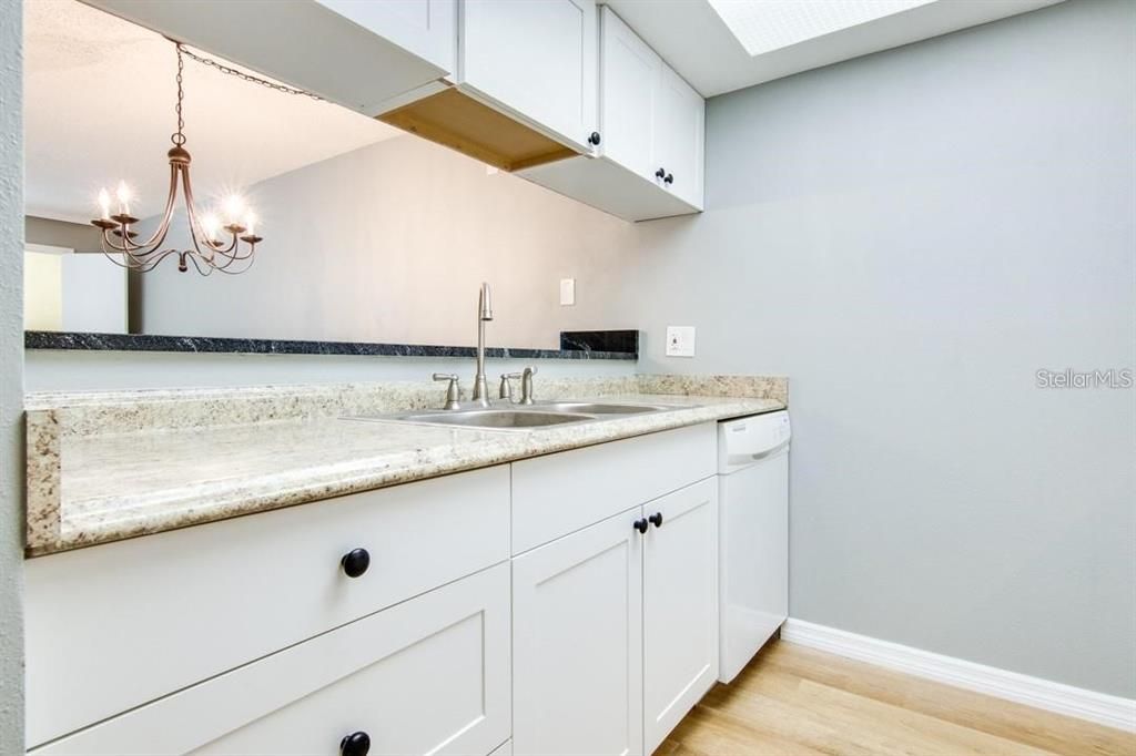 For Rent: $1,400 (1 beds, 1 baths, 565 Square Feet)