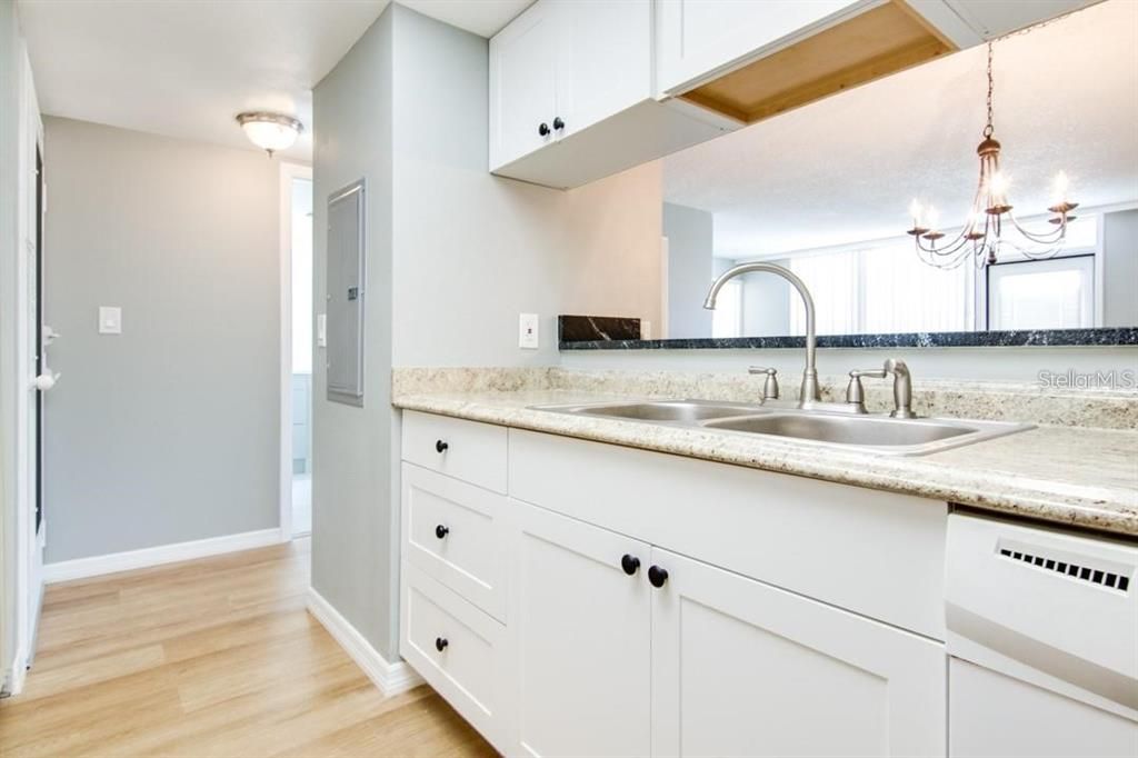 For Rent: $1,400 (1 beds, 1 baths, 565 Square Feet)