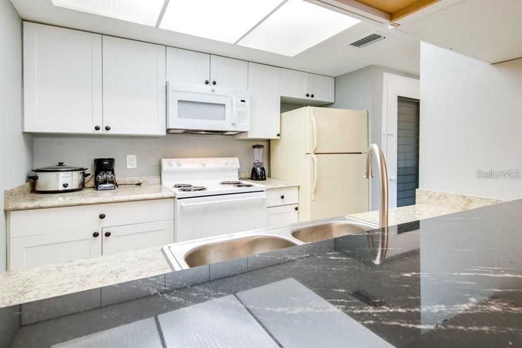 For Rent: $1,400 (1 beds, 1 baths, 565 Square Feet)