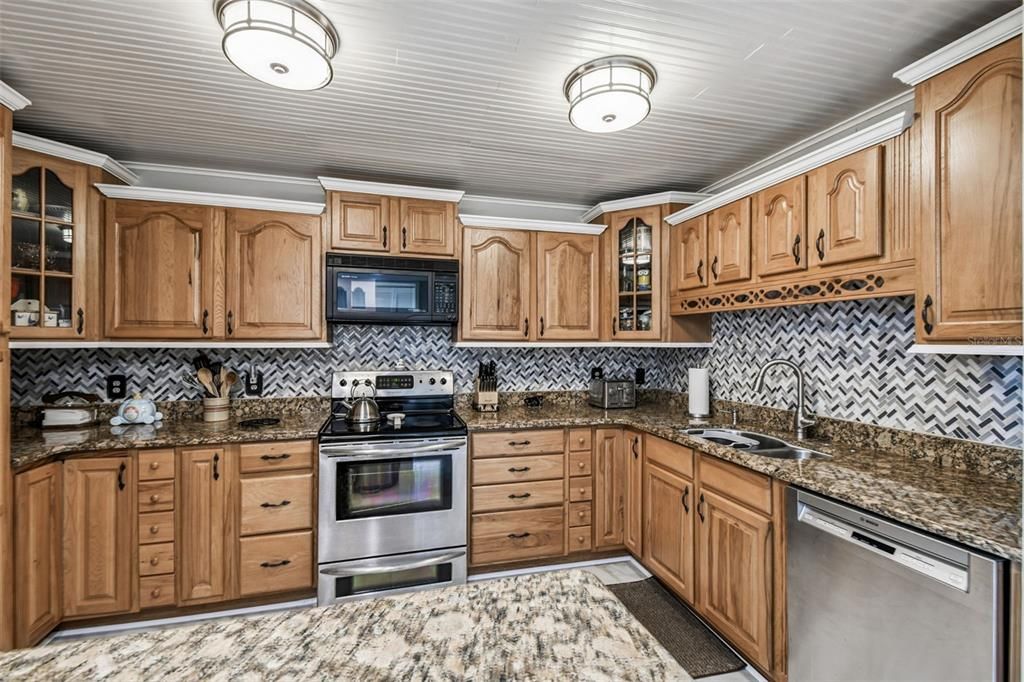 For Sale: $150,000 (2 beds, 2 baths, 1347 Square Feet)