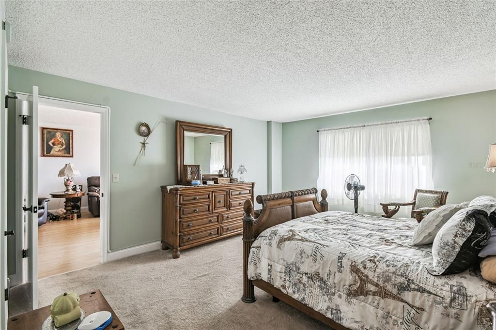 For Sale: $150,000 (2 beds, 2 baths, 1347 Square Feet)