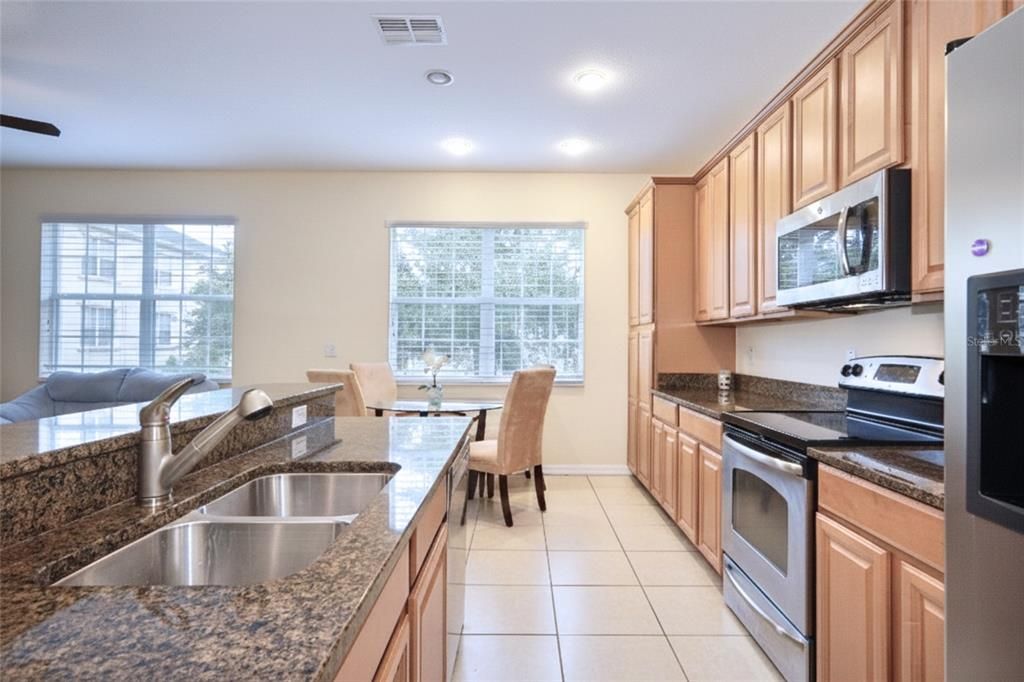 En Venta: $425,000 (4 camas, 3 baños, 2628 Pies cuadrados)