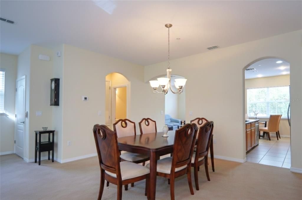 En Venta: $425,000 (4 camas, 3 baños, 2628 Pies cuadrados)