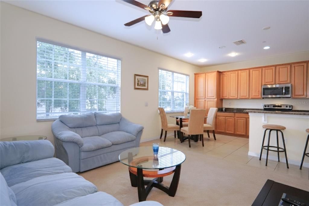 En Venta: $425,000 (4 camas, 3 baños, 2628 Pies cuadrados)