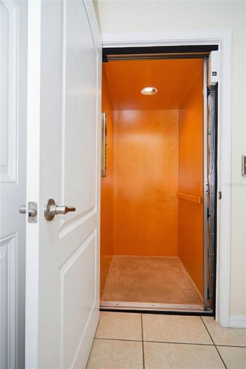 En Venta: $425,000 (4 camas, 3 baños, 2628 Pies cuadrados)