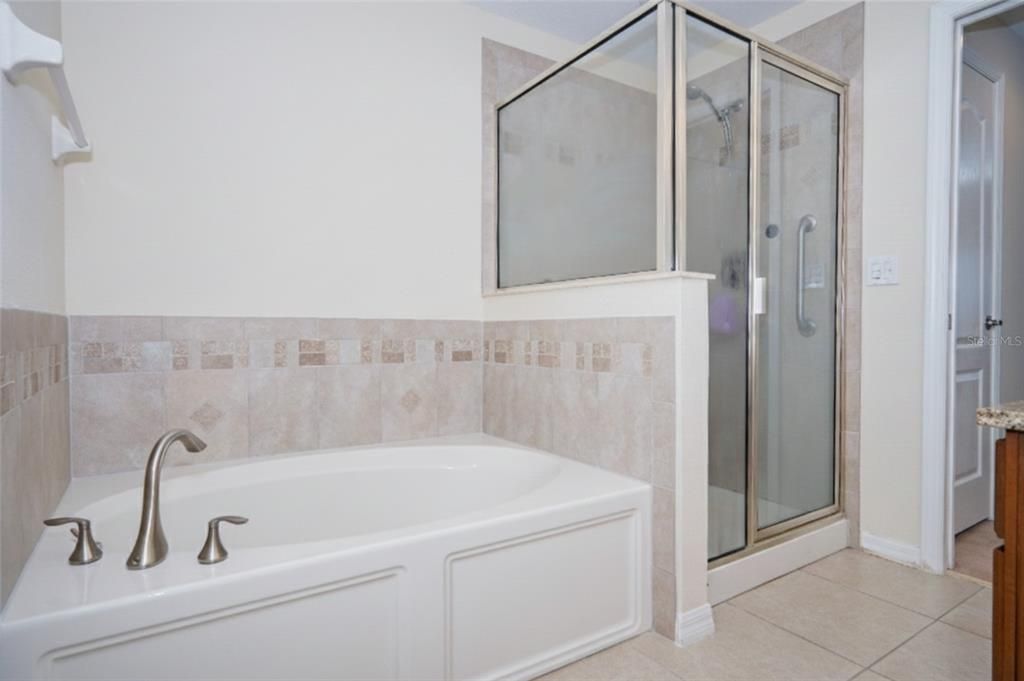 En Venta: $425,000 (4 camas, 3 baños, 2628 Pies cuadrados)