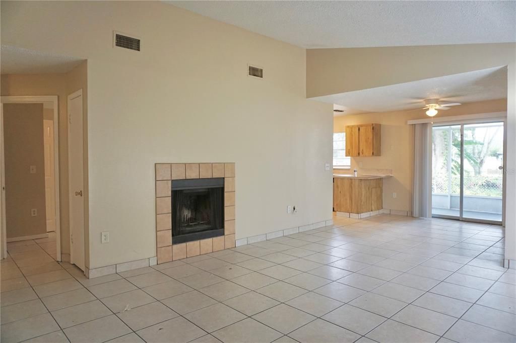 For Rent: $1,600 (3 beds, 2 baths, 1143 Square Feet)