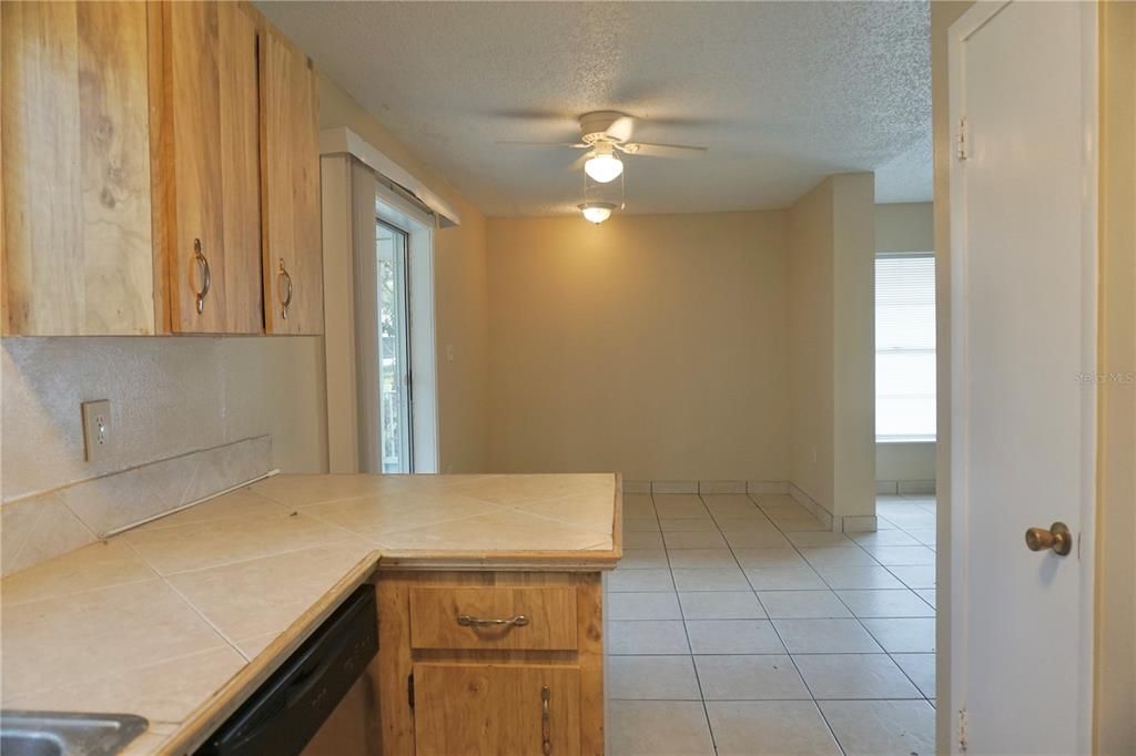 For Rent: $1,600 (3 beds, 2 baths, 1143 Square Feet)
