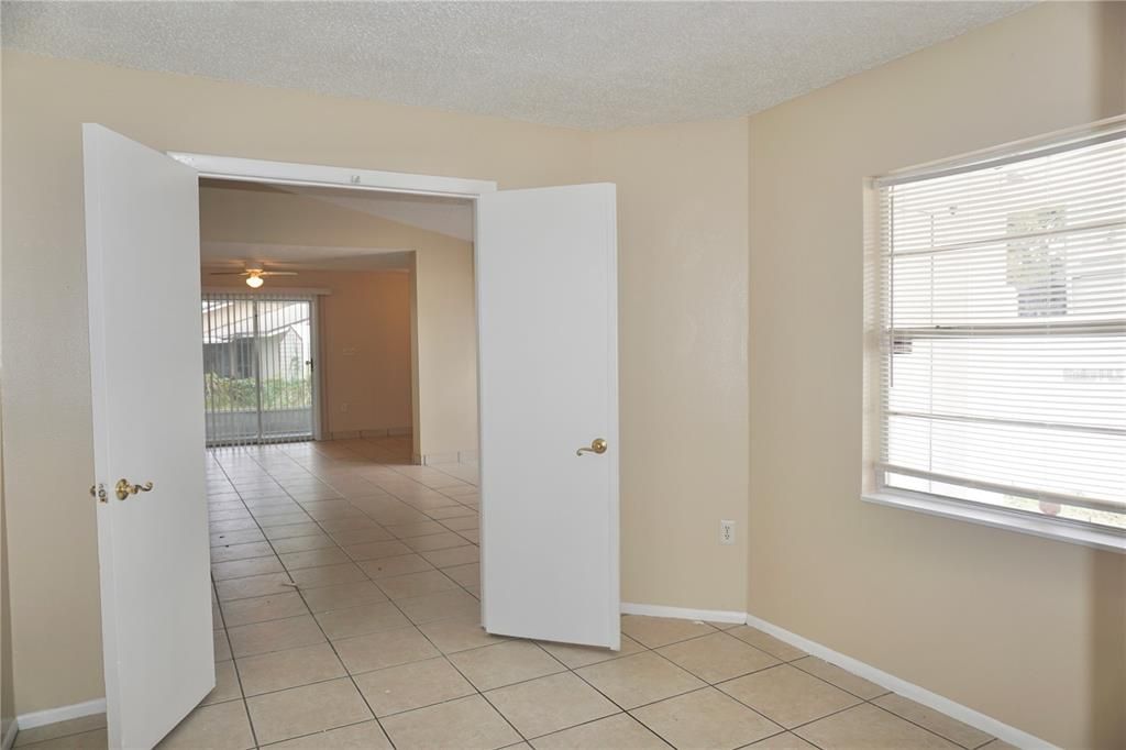 For Rent: $1,600 (3 beds, 2 baths, 1143 Square Feet)