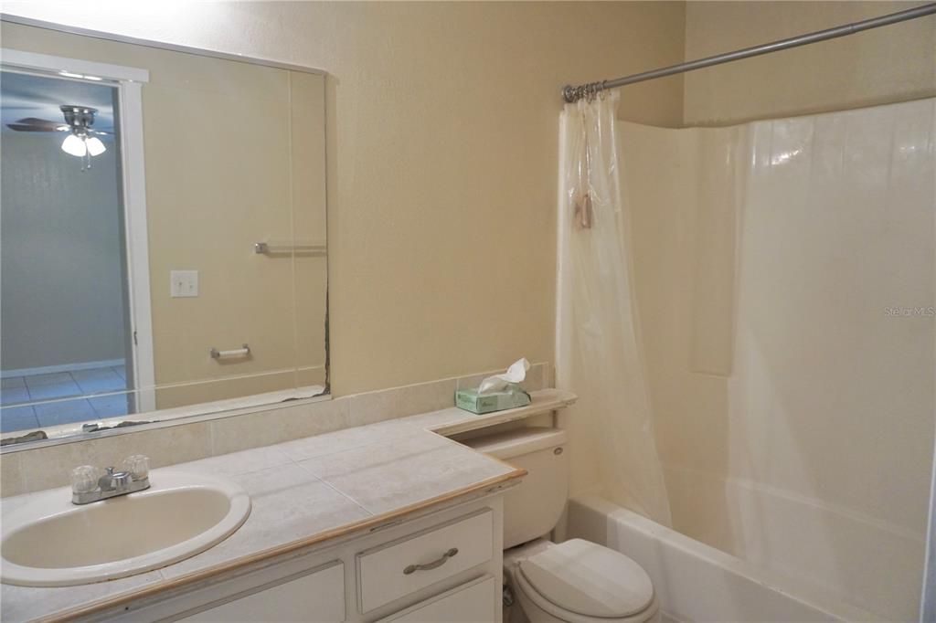 For Rent: $1,600 (3 beds, 2 baths, 1143 Square Feet)