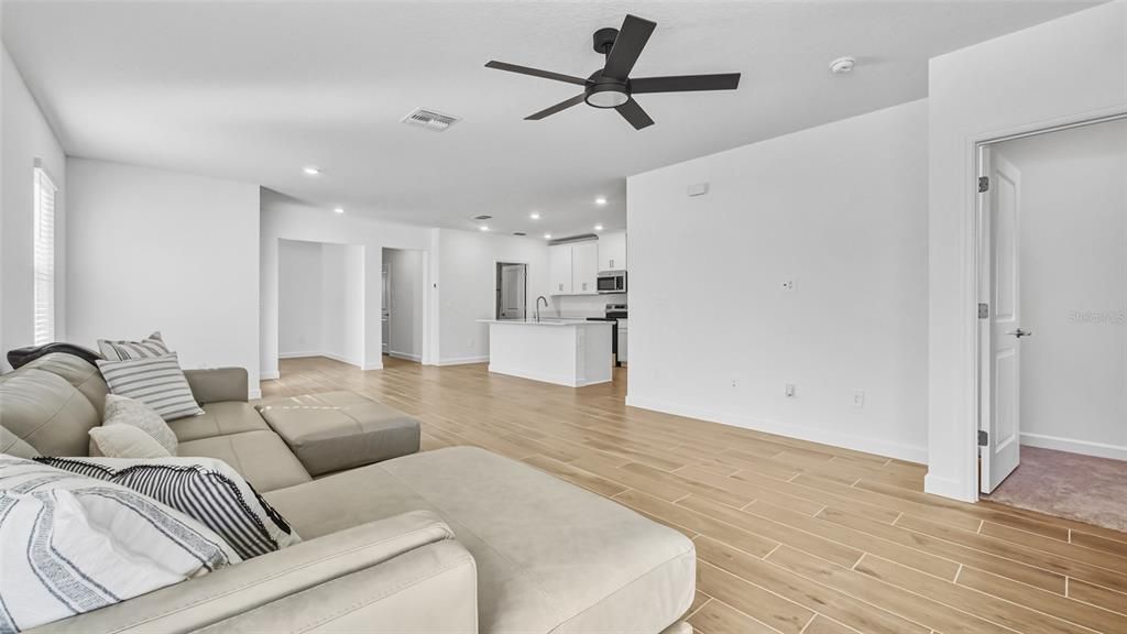 En Venta: $279,900 (2 camas, 2 baños, 1616 Pies cuadrados)