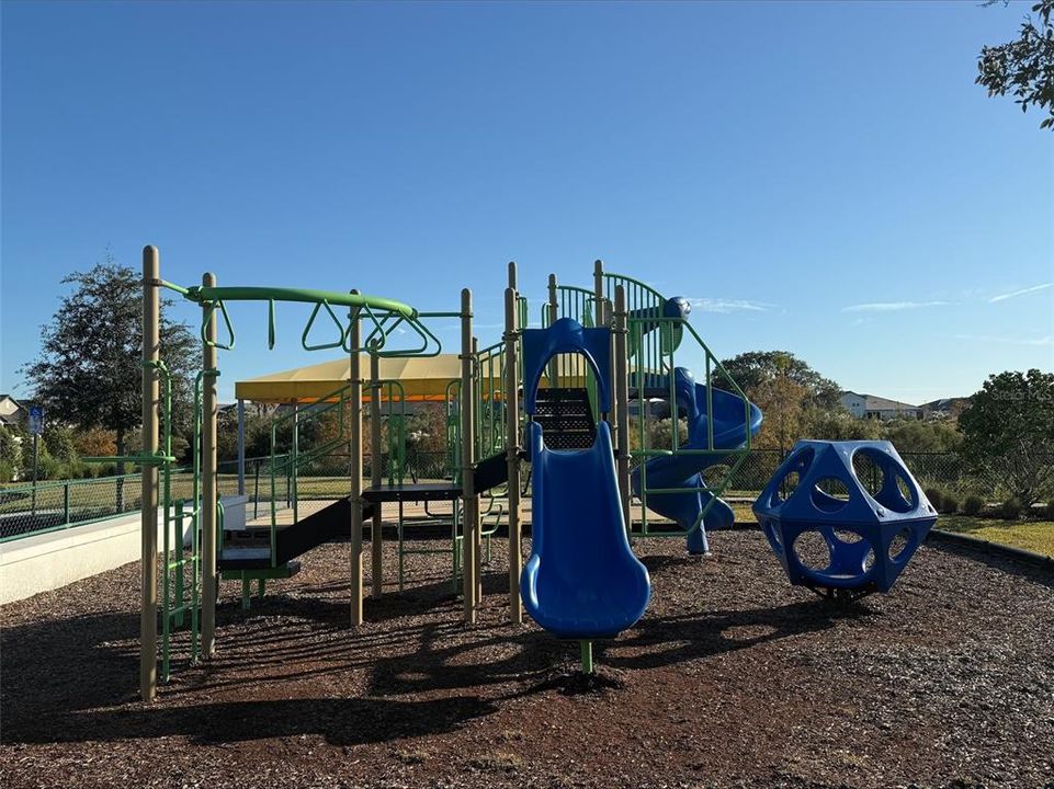 En Venta: $279,900 (2 camas, 2 baños, 1616 Pies cuadrados)