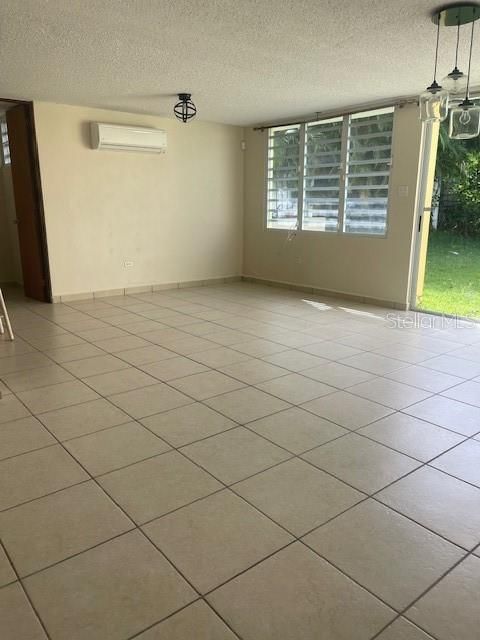 For Sale: $510,000 (4 beds, 2 baths, 1700 Square Feet)