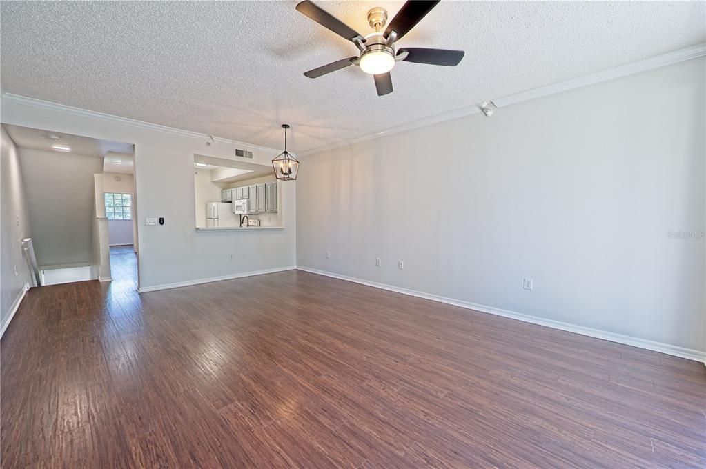 出租: $2,195 (2 贝兹, 2 浴室, 1246 平方英尺)