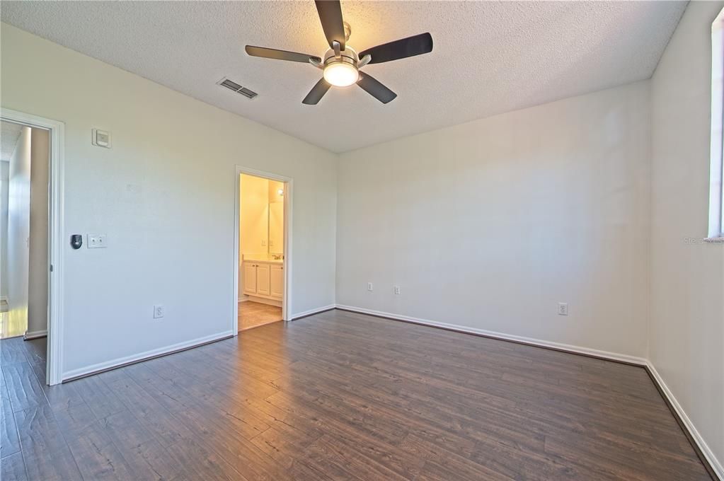 出租: $2,195 (2 贝兹, 2 浴室, 1246 平方英尺)