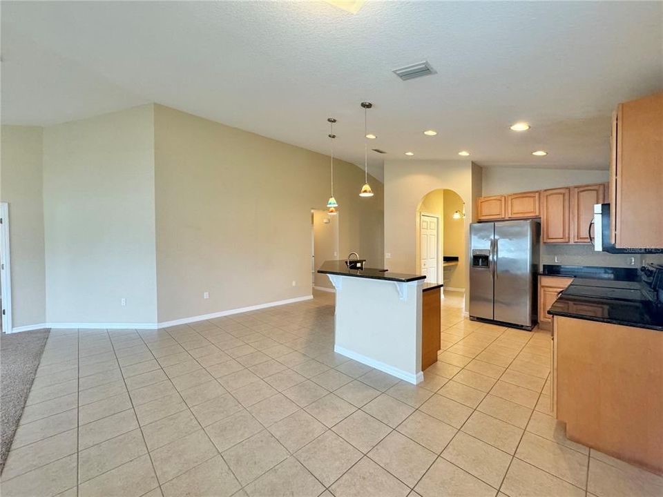 For Rent: $1,900 (3 beds, 2 baths, 1848 Square Feet)