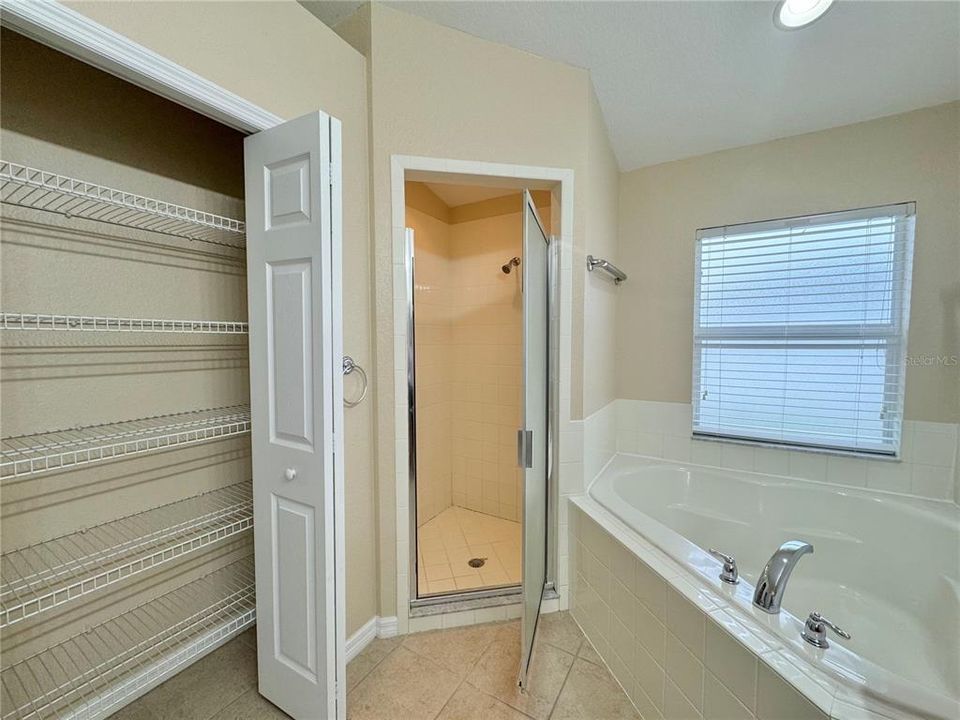 For Rent: $1,900 (3 beds, 2 baths, 1848 Square Feet)