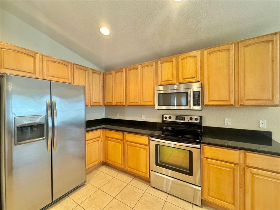 For Rent: $1,900 (3 beds, 2 baths, 1848 Square Feet)