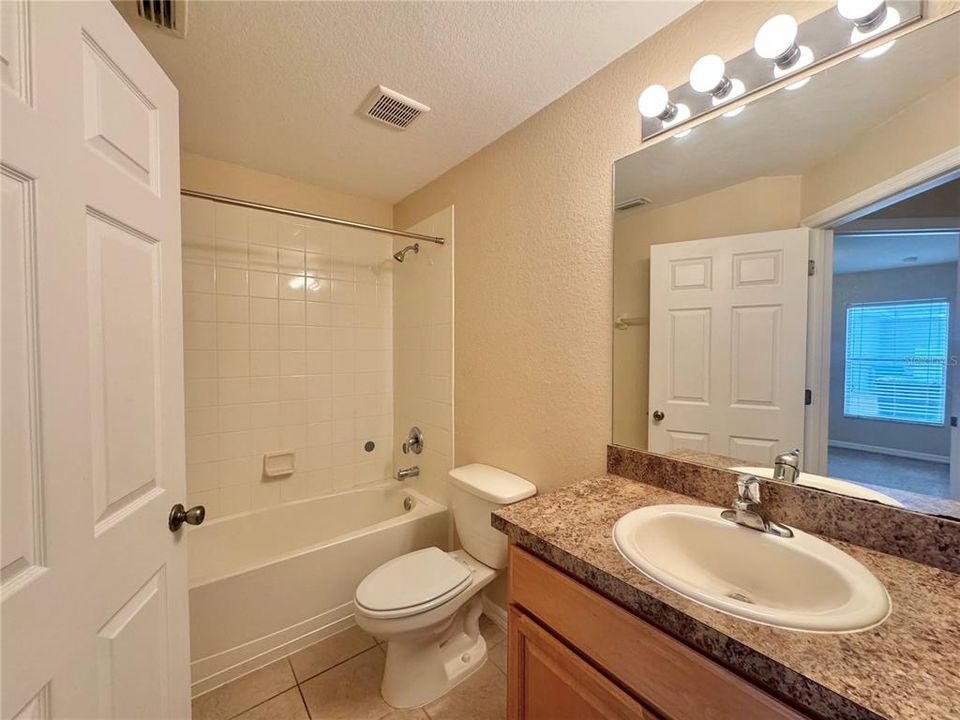 For Rent: $1,900 (3 beds, 2 baths, 1848 Square Feet)