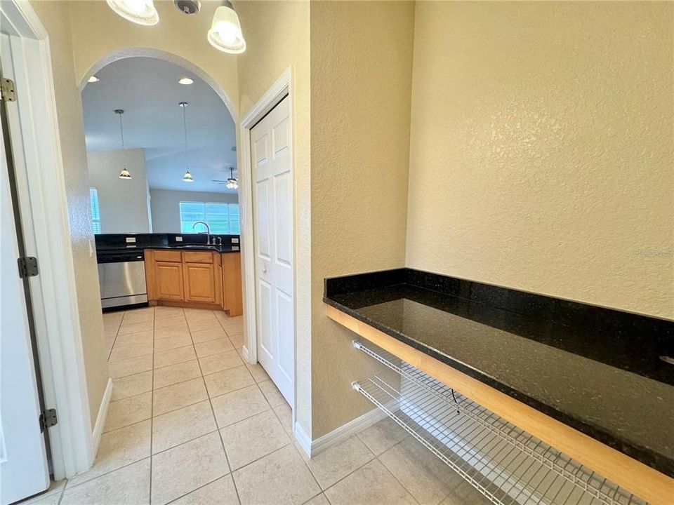 For Rent: $1,900 (3 beds, 2 baths, 1848 Square Feet)