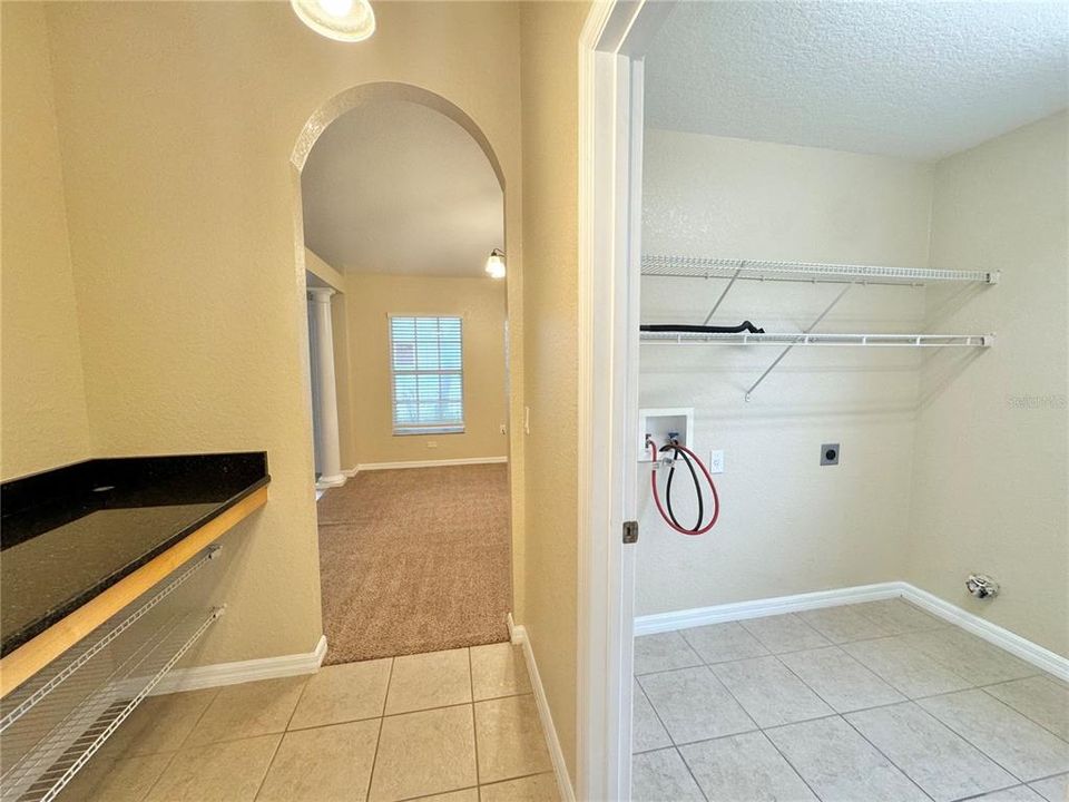 For Rent: $1,900 (3 beds, 2 baths, 1848 Square Feet)