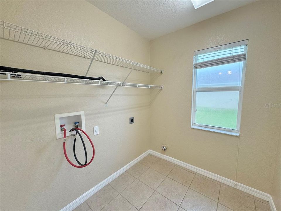 For Rent: $1,900 (3 beds, 2 baths, 1848 Square Feet)