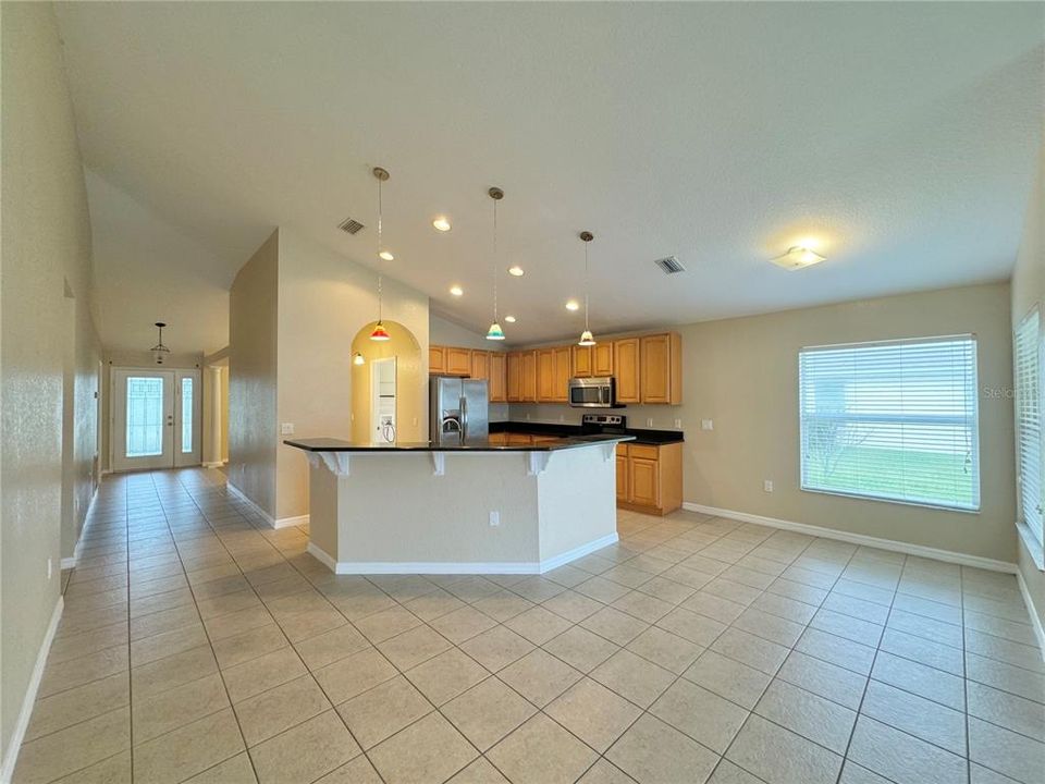 For Rent: $1,900 (3 beds, 2 baths, 1848 Square Feet)