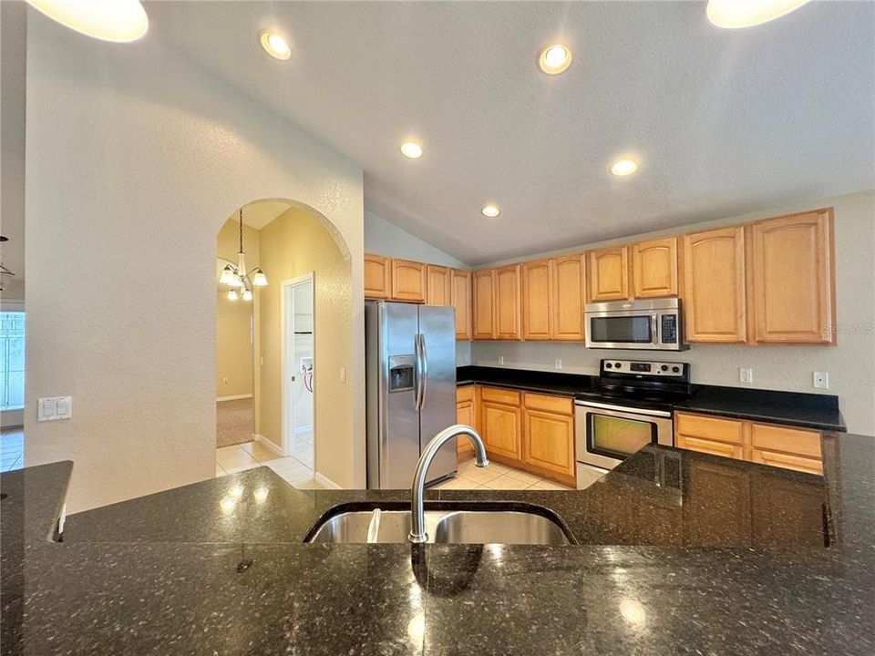 For Rent: $1,900 (3 beds, 2 baths, 1848 Square Feet)