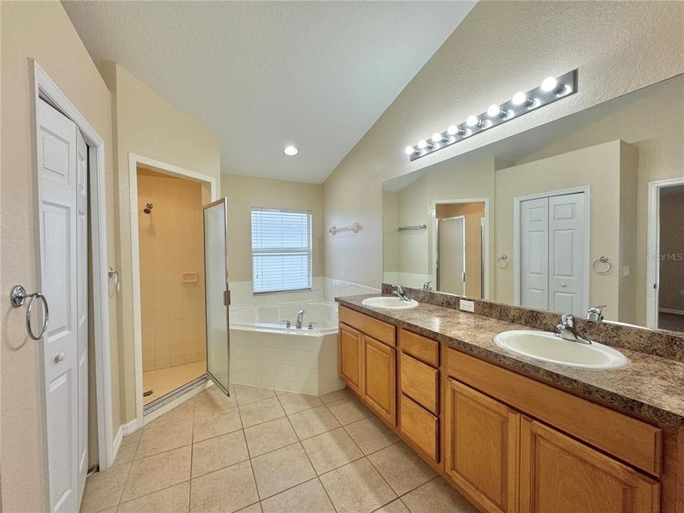 For Rent: $1,900 (3 beds, 2 baths, 1848 Square Feet)