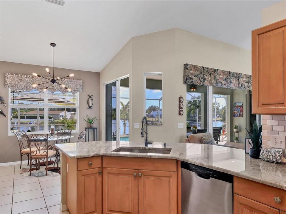 На продажу: $639,900 (3 спален, 2 ванн, 2011 Квадратных фут)