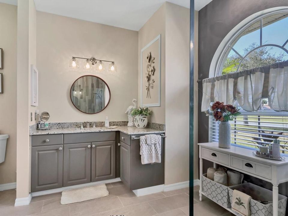 На продажу: $639,900 (3 спален, 2 ванн, 2011 Квадратных фут)