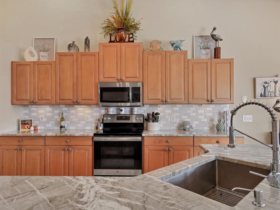 На продажу: $639,900 (3 спален, 2 ванн, 2011 Квадратных фут)