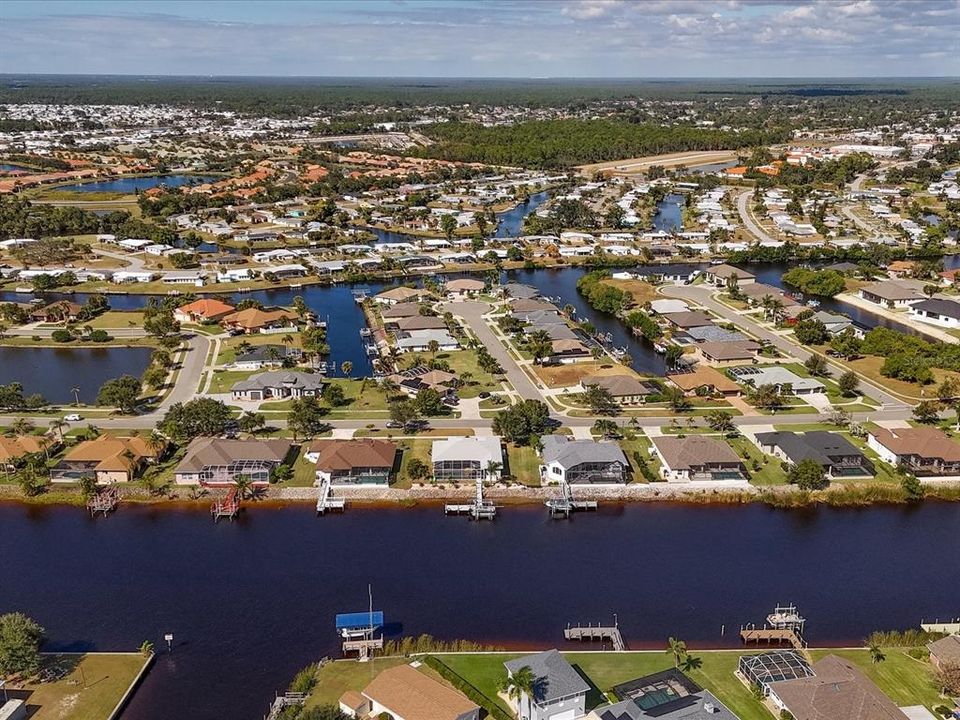 На продажу: $639,900 (3 спален, 2 ванн, 2011 Квадратных фут)