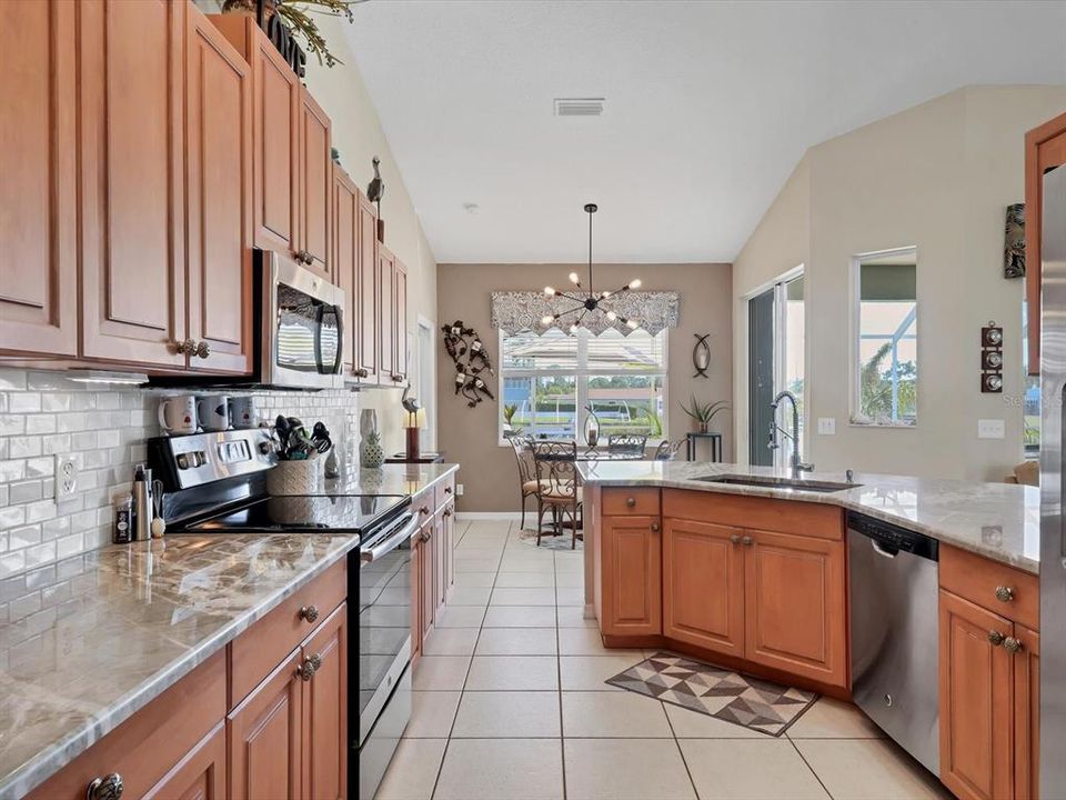 На продажу: $639,900 (3 спален, 2 ванн, 2011 Квадратных фут)