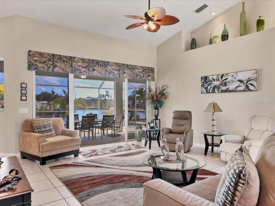 На продажу: $639,900 (3 спален, 2 ванн, 2011 Квадратных фут)