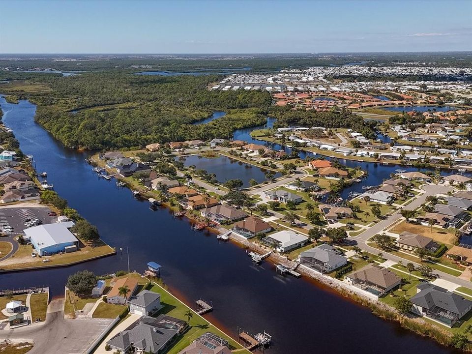 На продажу: $639,900 (3 спален, 2 ванн, 2011 Квадратных фут)