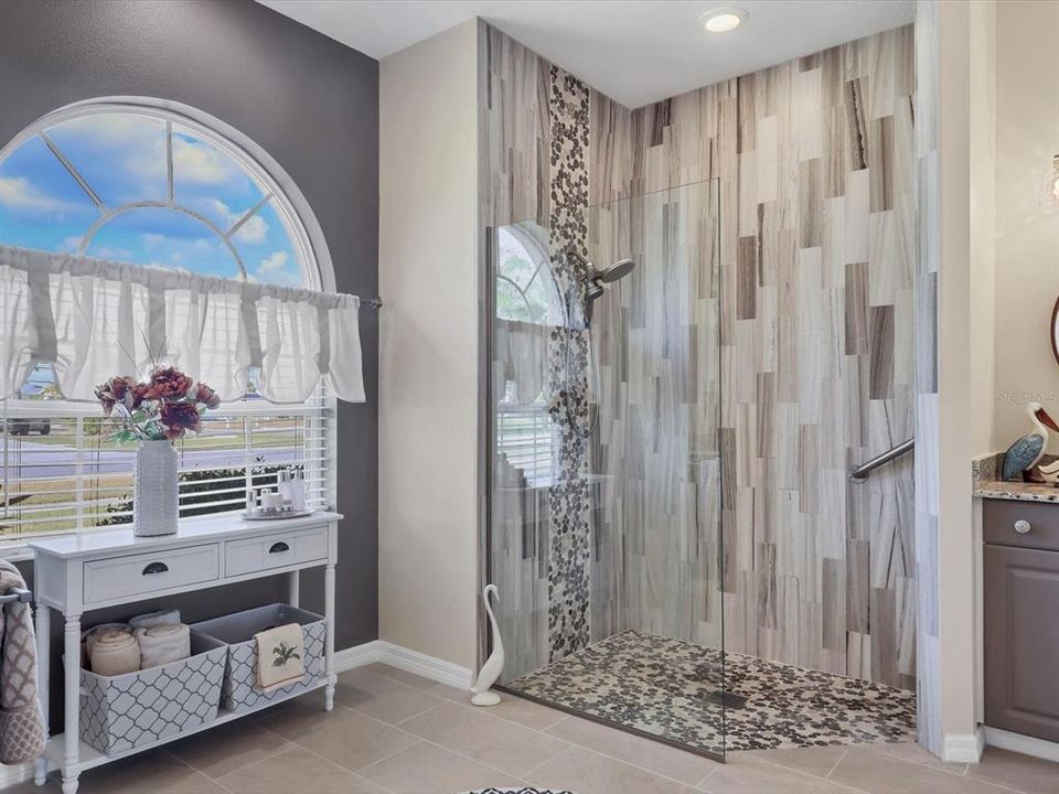 На продажу: $639,900 (3 спален, 2 ванн, 2011 Квадратных фут)