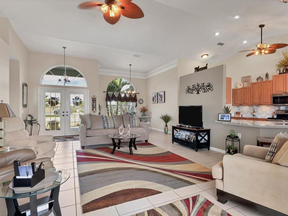 На продажу: $639,900 (3 спален, 2 ванн, 2011 Квадратных фут)