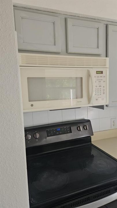 For Rent: $2,200 (2 beds, 1 baths, 2160 Square Feet)