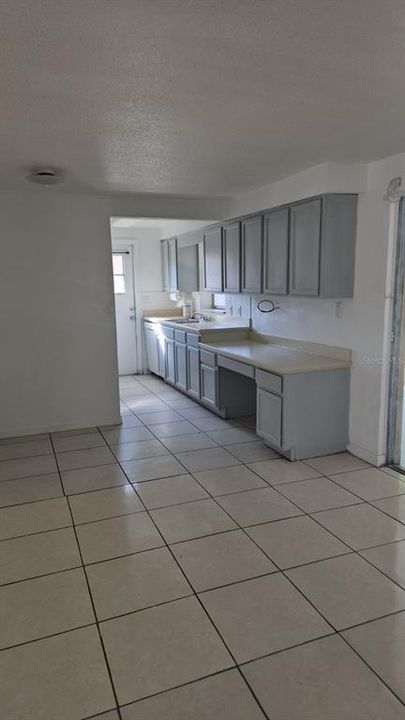 For Rent: $2,200 (2 beds, 1 baths, 2160 Square Feet)