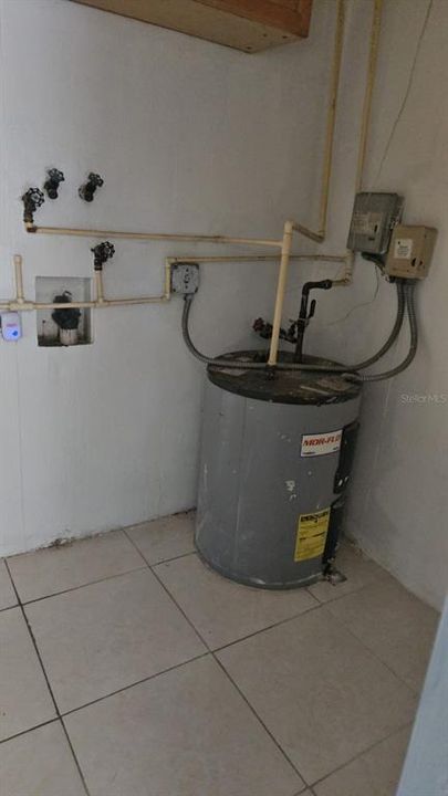 For Rent: $2,200 (2 beds, 1 baths, 2160 Square Feet)